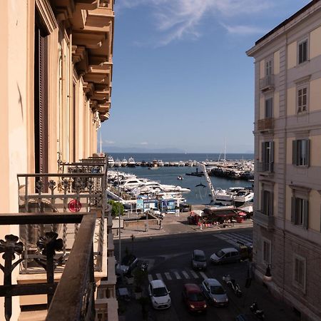Caracciolo 13 Rooftop&Suites Napoli Esterno foto